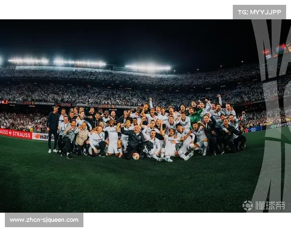 法兰克福球迷客场反客为主，诺坎普再现白色浪潮